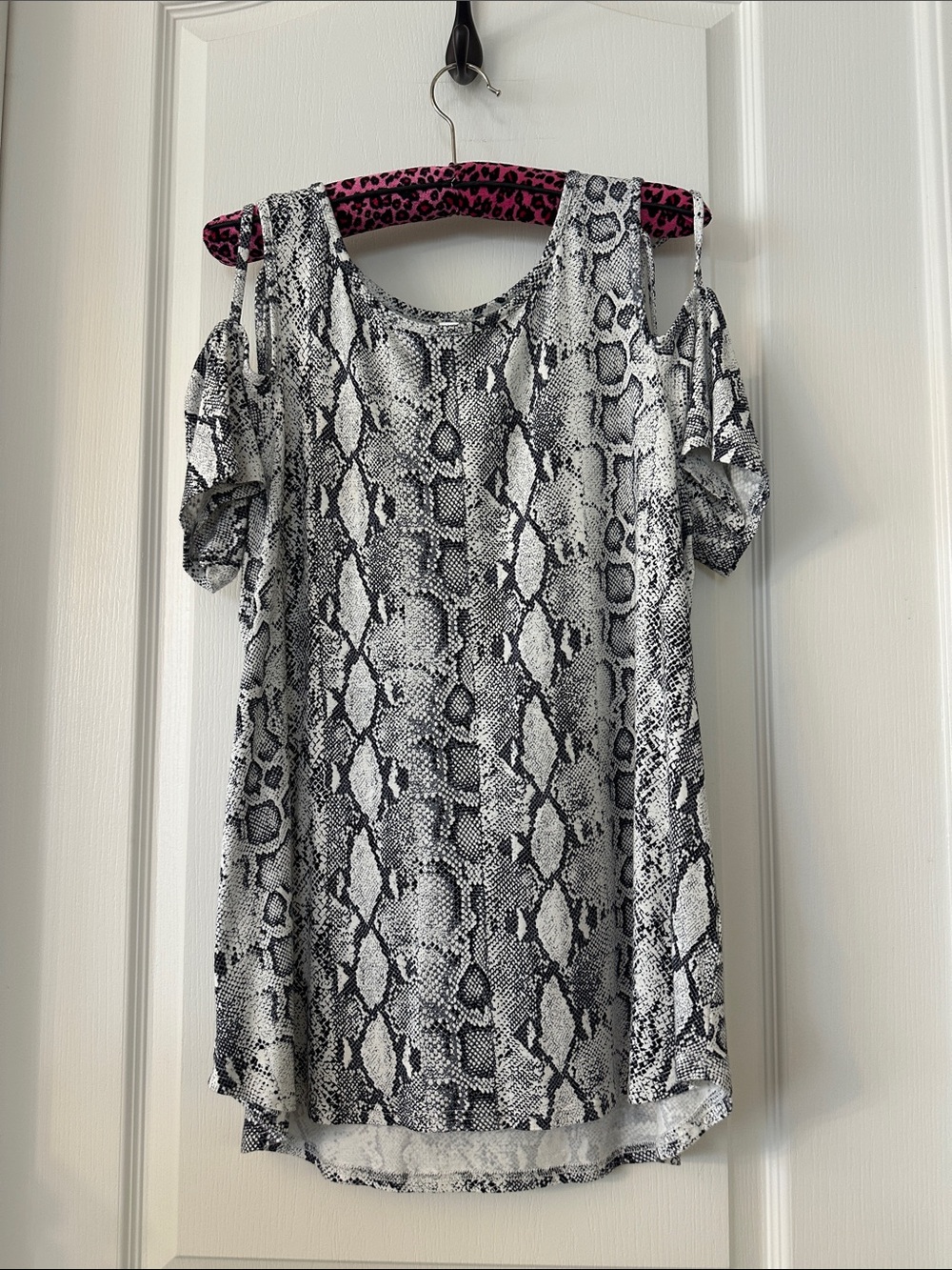 Niloufo Snake Print Cold-Shoulder Top - Black & White Large